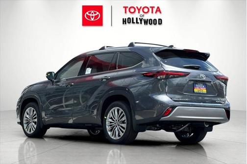 2025 Toyota Highlander Hybrid Platinum