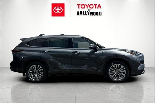 2025 Toyota Highlander Hybrid Platinum