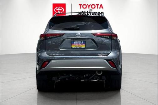2025 Toyota Highlander Hybrid Platinum