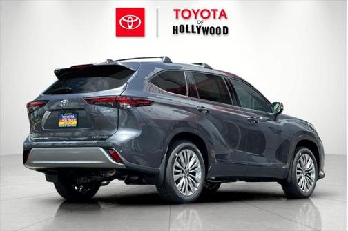 2025 Toyota Highlander Hybrid Platinum