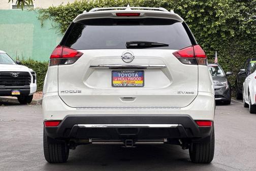 Pearl White 2017 Nissan Rogue SV