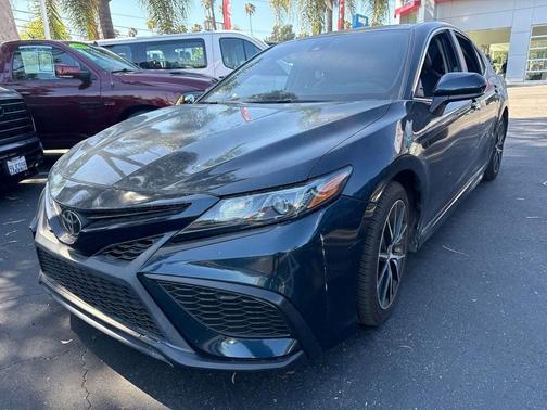 Aqua 2021 Toyota Camry SE