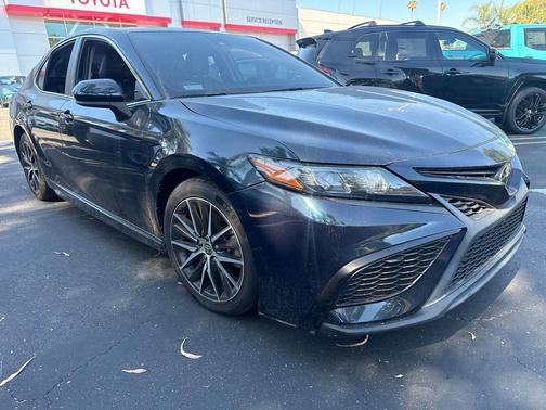 Aqua 2021 Toyota Camry SE
