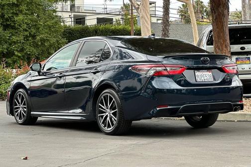 Galactic Aqua Mica 2021 Toyota Camry SE