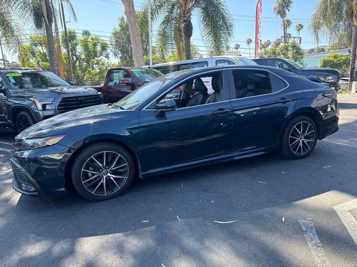 Aqua 2021 Toyota Camry SE