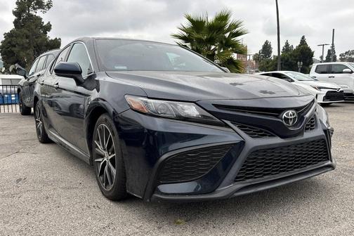 Aqua 2021 Toyota Camry SE