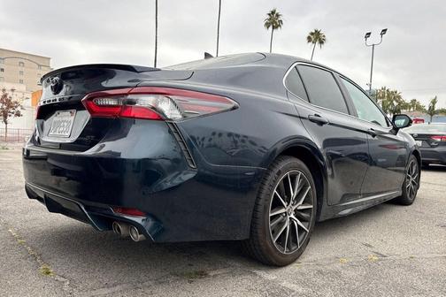 Aqua 2021 Toyota Camry SE