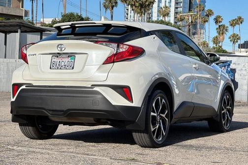Blizzard Pearl 2021 Toyota C-HR XLE