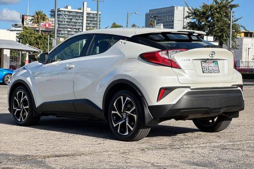 Blizzard Pearl 2021 Toyota C-HR XLE