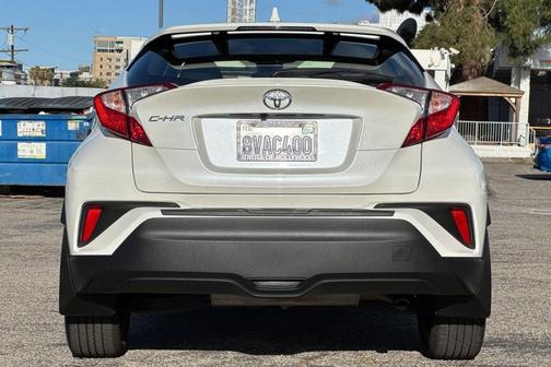 Blizzard Pearl 2021 Toyota C-HR XLE
