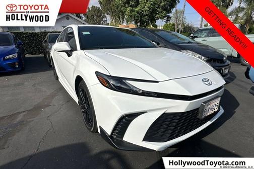 Wind Chill Pearl Midnight Black Metallic 2025 Toyota Camry SE