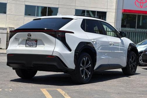 Wind Chill Pearl 2023 Toyota bZ4X XLE