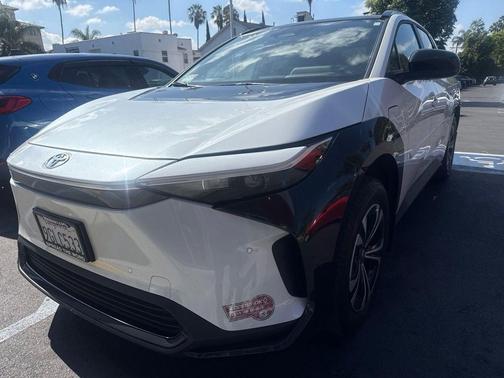 Wind Chill Pearl 2023 Toyota bZ4X XLE