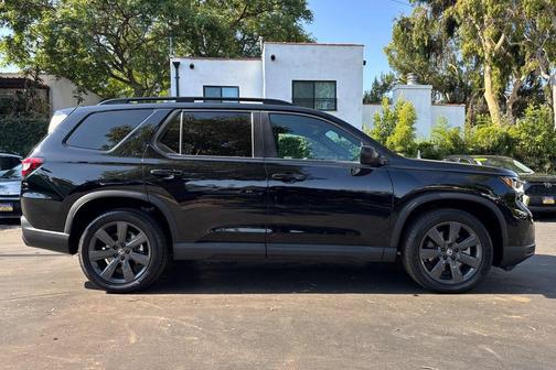 2023 Honda Pilot AWD Sport