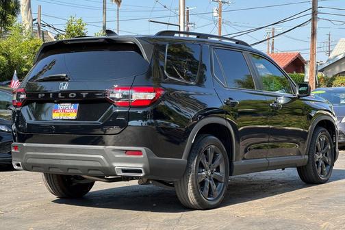 2023 Honda Pilot AWD Sport