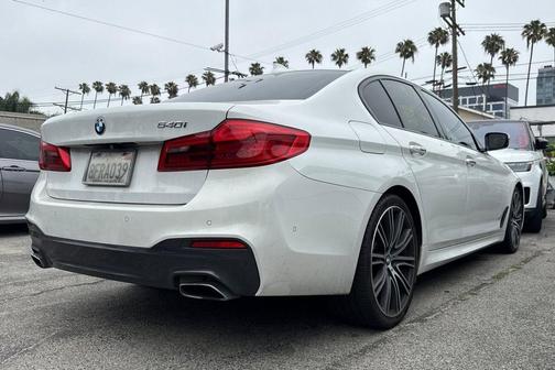 Alpine White 2018 BMW 540