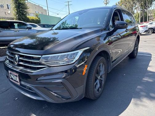 Deep Black Pearl 2024 Volkswagen Tiguan 2.0T SE 4MOTION