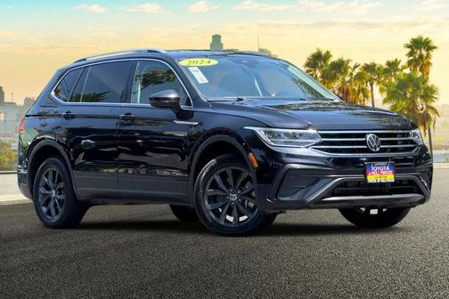 Deep Black Pearl 2024 Volkswagen Tiguan 2.0T SE 4MOTION