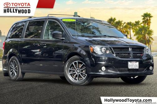 Black Onyx Crystal Pearlcoat 2017 Dodge Grand Caravan GT