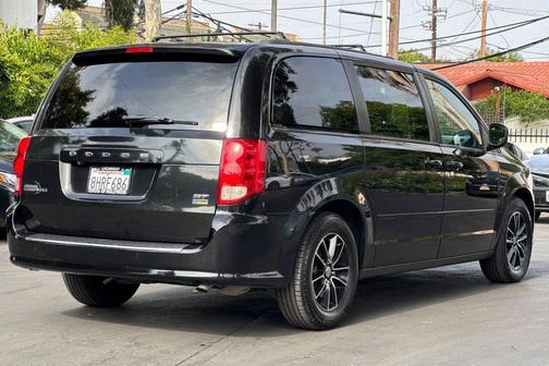 Black Onyx Crystal Pearlcoat 2017 Dodge Grand Caravan GT