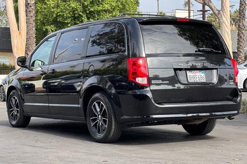 Black Onyx Crystal Pearlcoat 2017 Dodge Grand Caravan GT