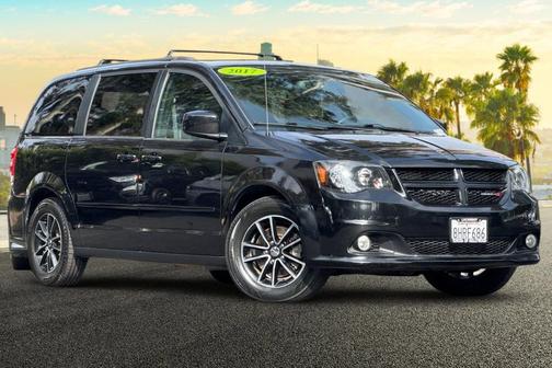 Black Onyx Crystal Pearlcoat 2017 Dodge Grand Caravan GT
