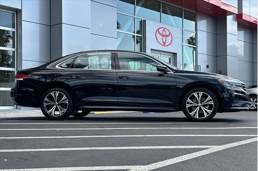 2022 Volkswagen Passat 2.0T SE