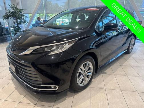 Midnight Black 2023 Toyota Sienna Limited