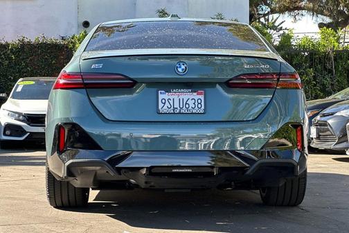 Cape York Green 2025 BMW i5 eDrive40