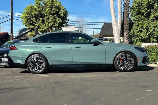 Cape York Green 2025 BMW i5 eDrive40