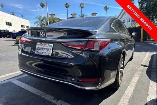 2019 Lexus ES 300h Premium