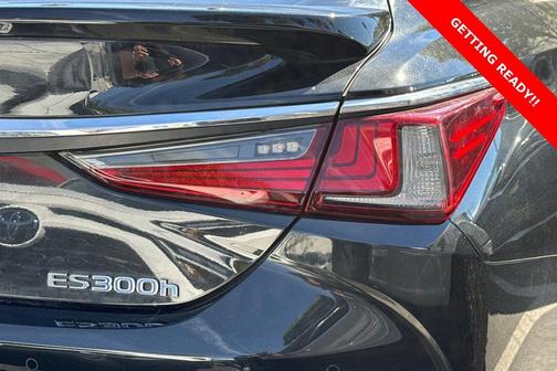 2019 Lexus ES 300h Premium