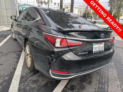 2019 Lexus ES 300h Premium