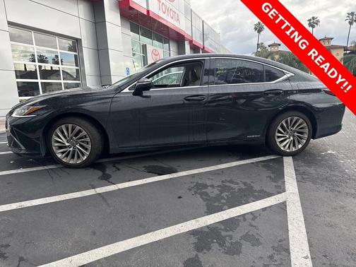 2019 Lexus ES 300h Premium