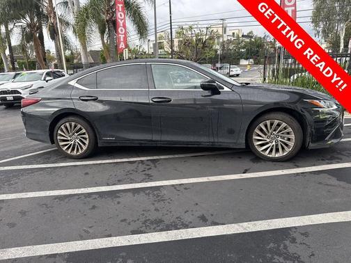 2019 Lexus ES 300h Premium
