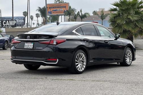 2019 Lexus ES 300h Premium