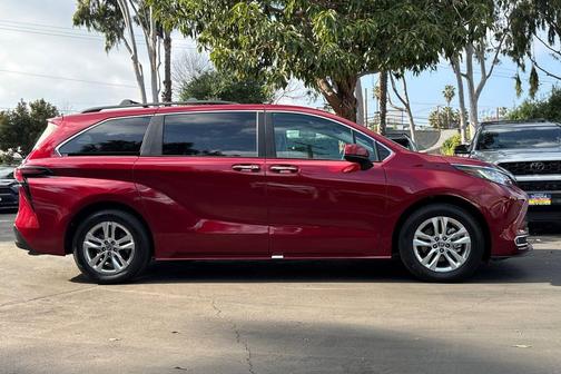 2022 Toyota Sienna XLE