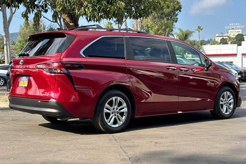2022 Toyota Sienna XLE