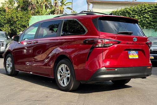2022 Toyota Sienna XLE