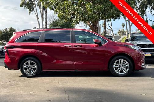 2022 Toyota Sienna XLE