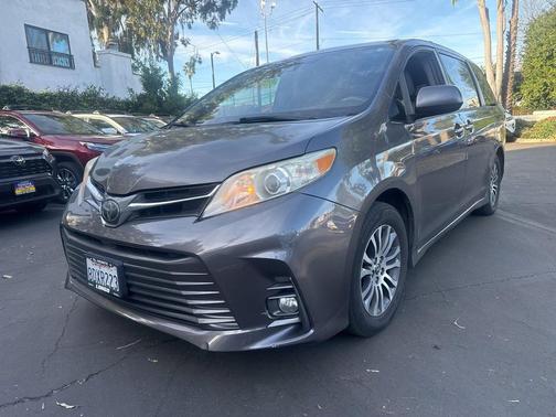 2018 Toyota Sienna XLE Premium