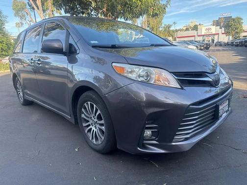 2018 Toyota Sienna XLE Premium