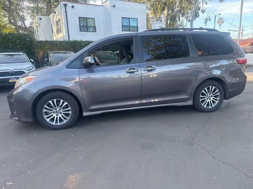 2018 Toyota Sienna XLE Premium