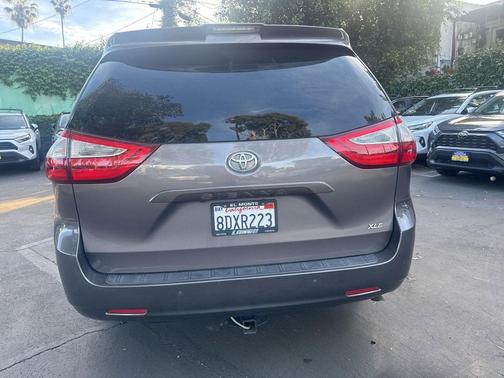 2018 Toyota Sienna XLE Premium