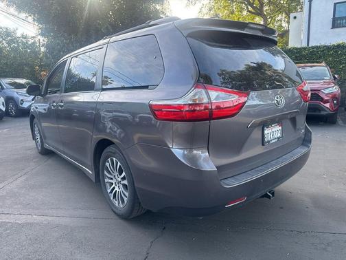 2018 Toyota Sienna XLE Premium