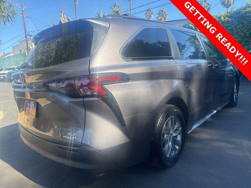 2023 Toyota Sienna XLE
