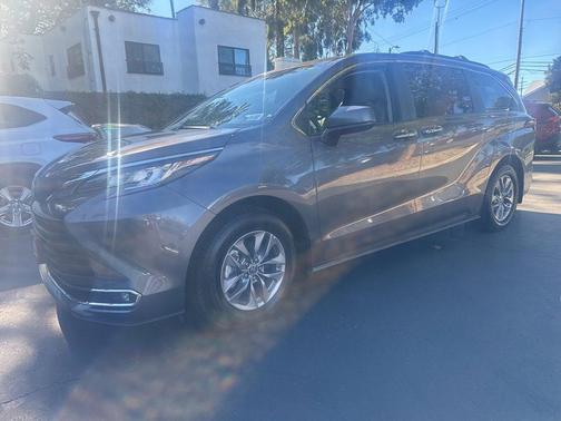 2023 Toyota Sienna XLE