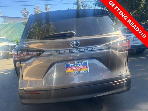 2023 Toyota Sienna XLE