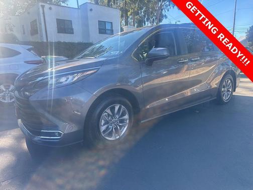 2023 Toyota Sienna XLE