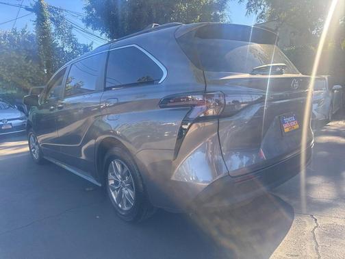 2023 Toyota Sienna XLE